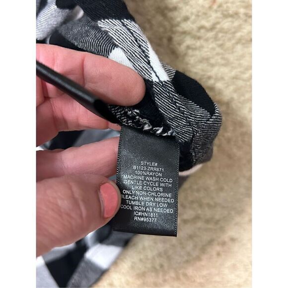 Sanctuary black white buffalo plaid soft button up shirt size M BIN Q - Picture 7 of 7